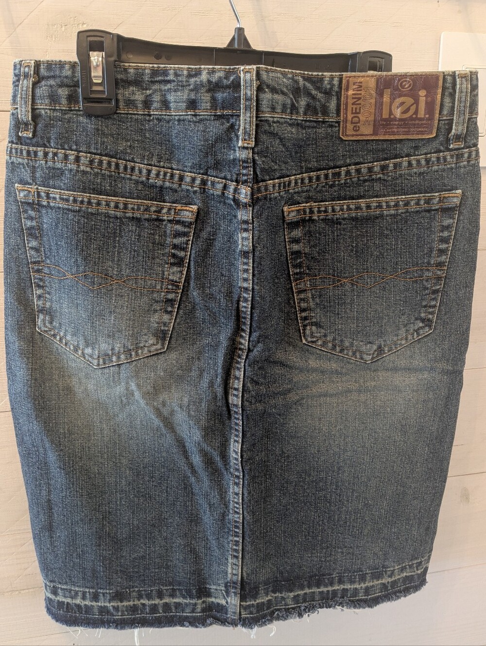 💠 lei Denim Dark Wash Pencil Skirt W/ Raw Hem; Size: 5 - Picture 2 of 8